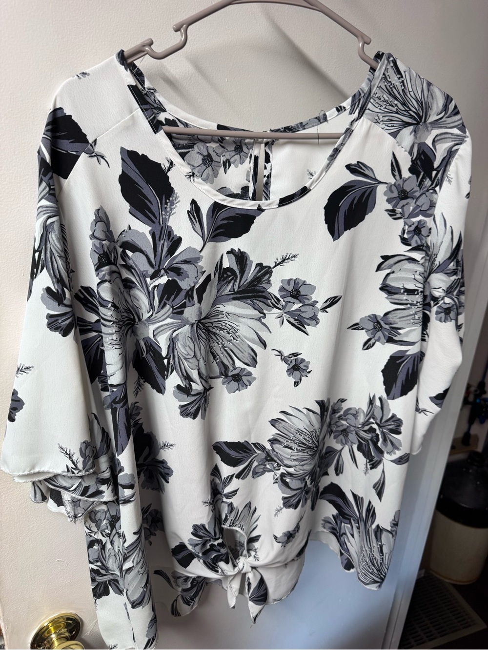 Women’s Floral Tie-Hem Top - Black & White